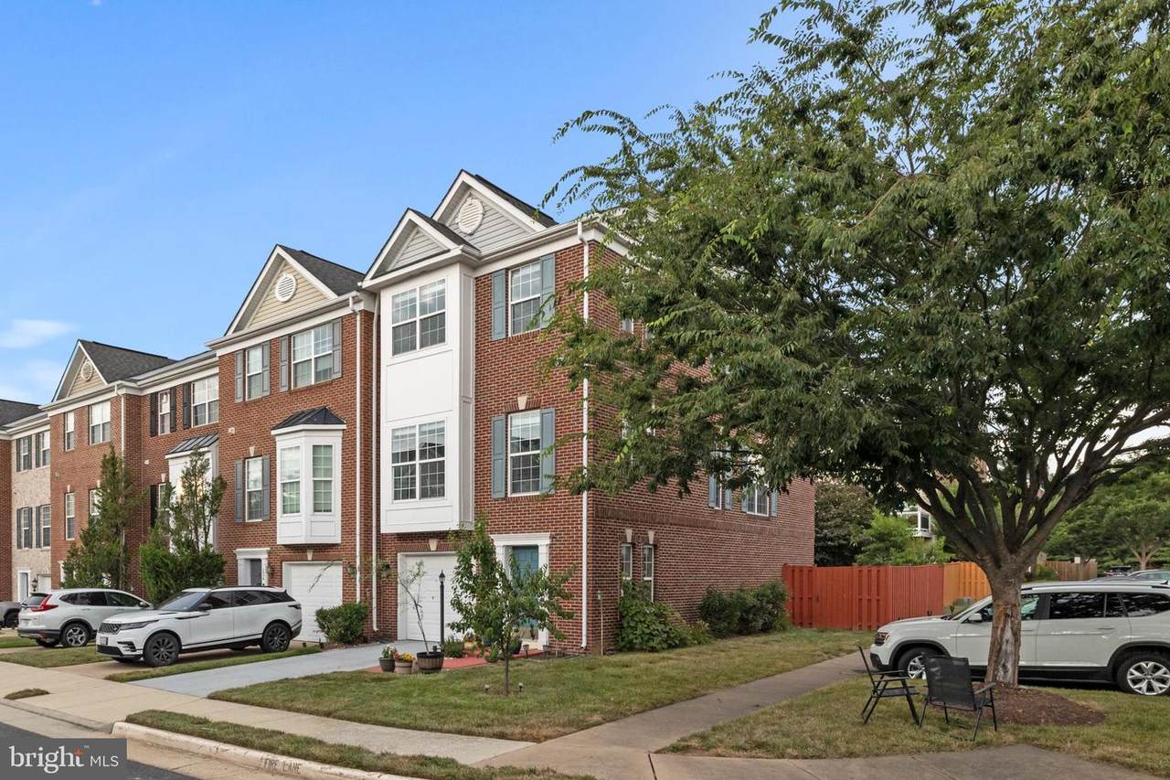 236 Hawks View Square - Photo 1