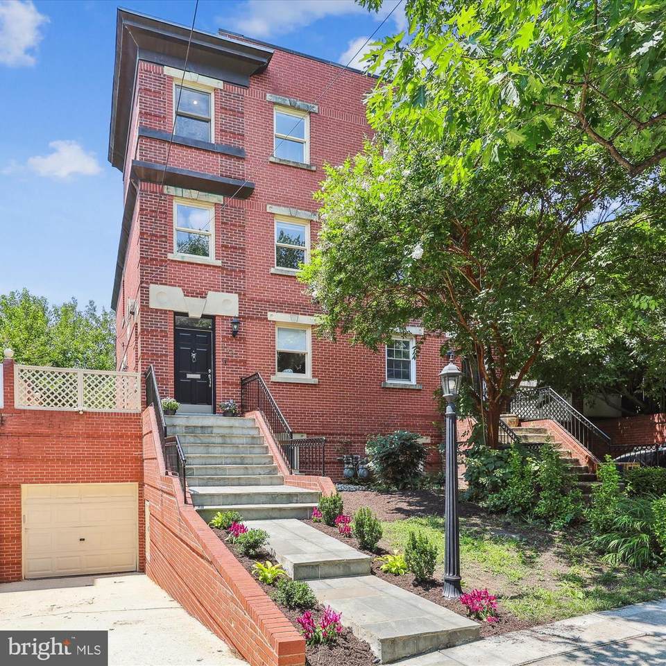1406 Foxhall Road - Photo 1