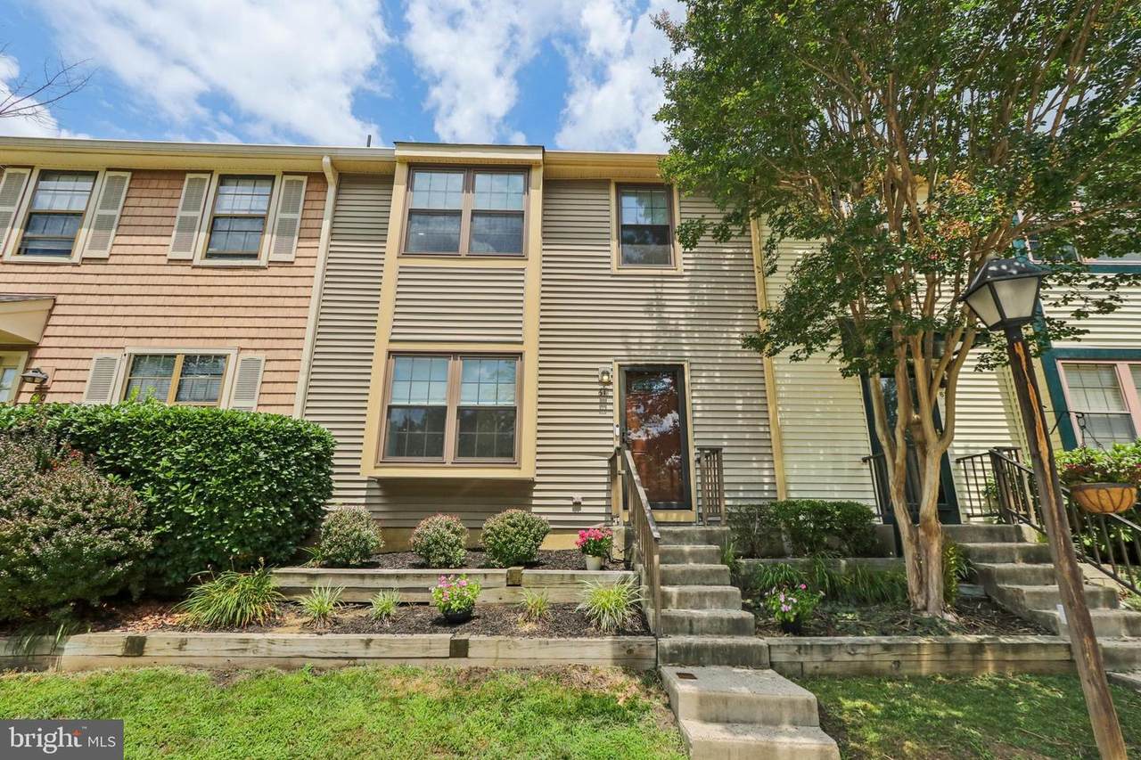 611 Kings Croft - Photo 1