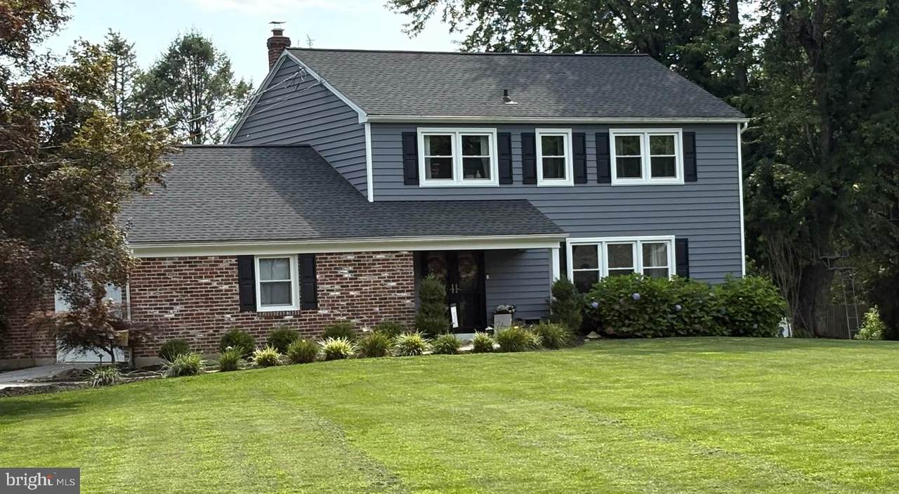 1093 Forest Road - Photo 1