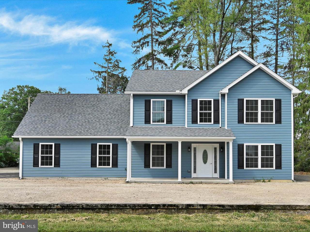 201 Maple Boulevard - Photo 1