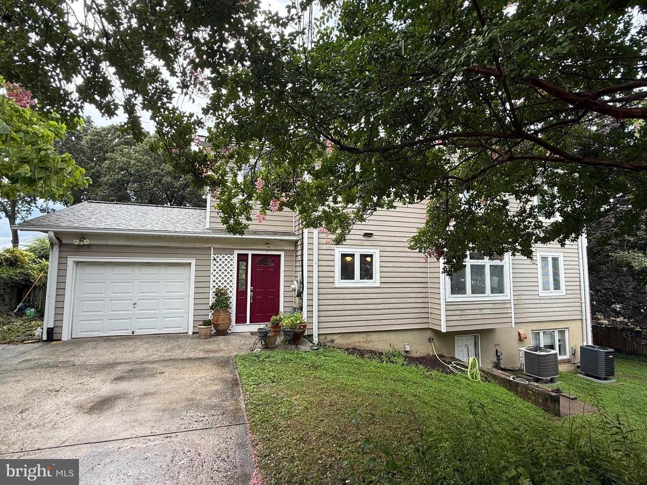 1100 Broadview Drive - Photo 1