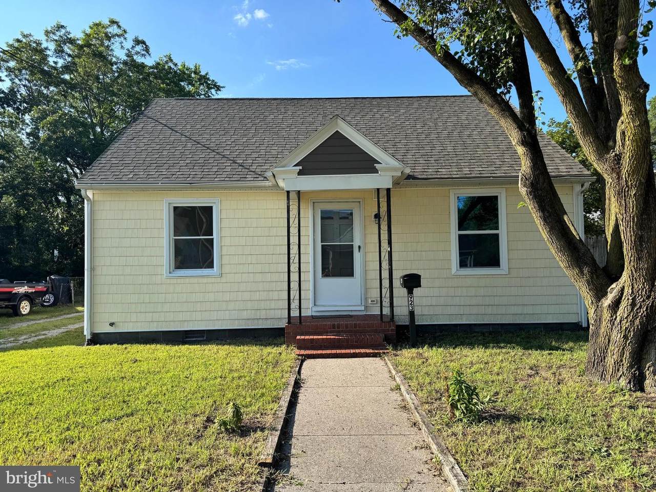 923 Preston Street - Photo 1