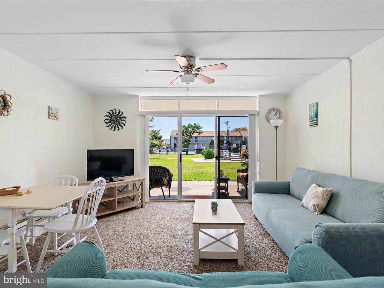405 Robin Drive - Photo 1