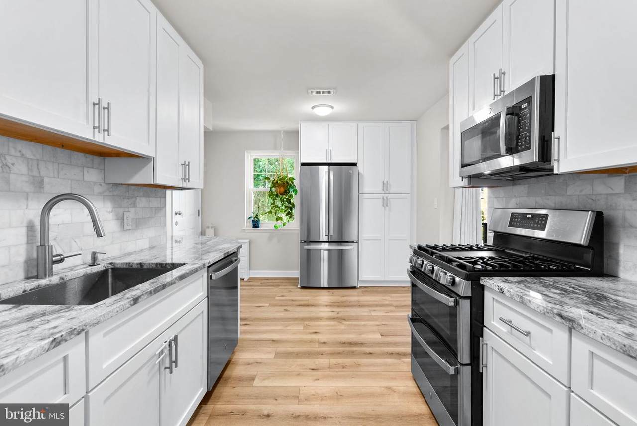882 College Parkway - Photo 1