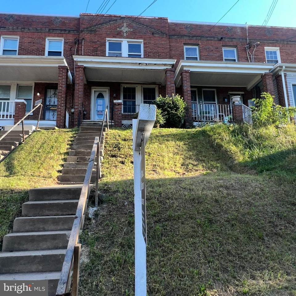 2515 Fairlawn Avenue - Photo 1