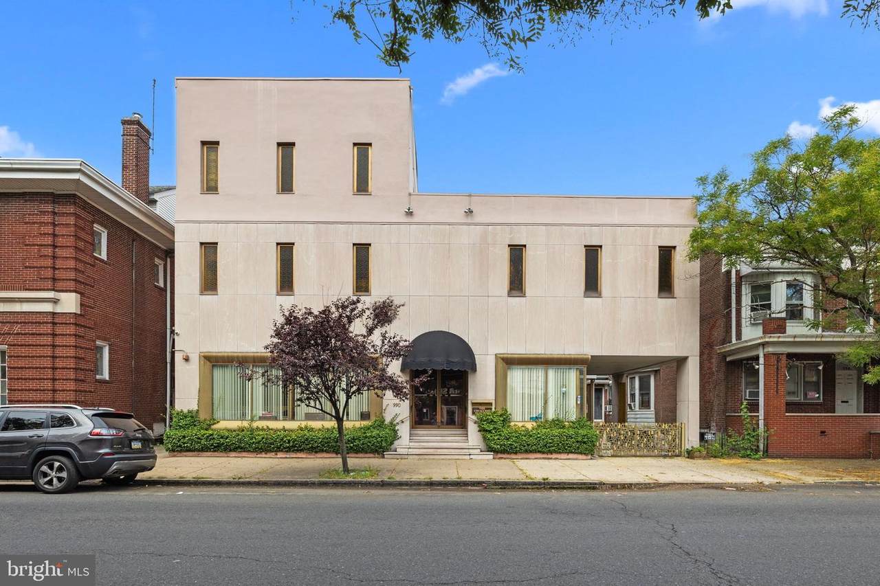 990 Broad Street - Photo 1
