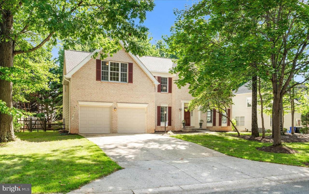 8020 Lions Crest Way - Photo 1