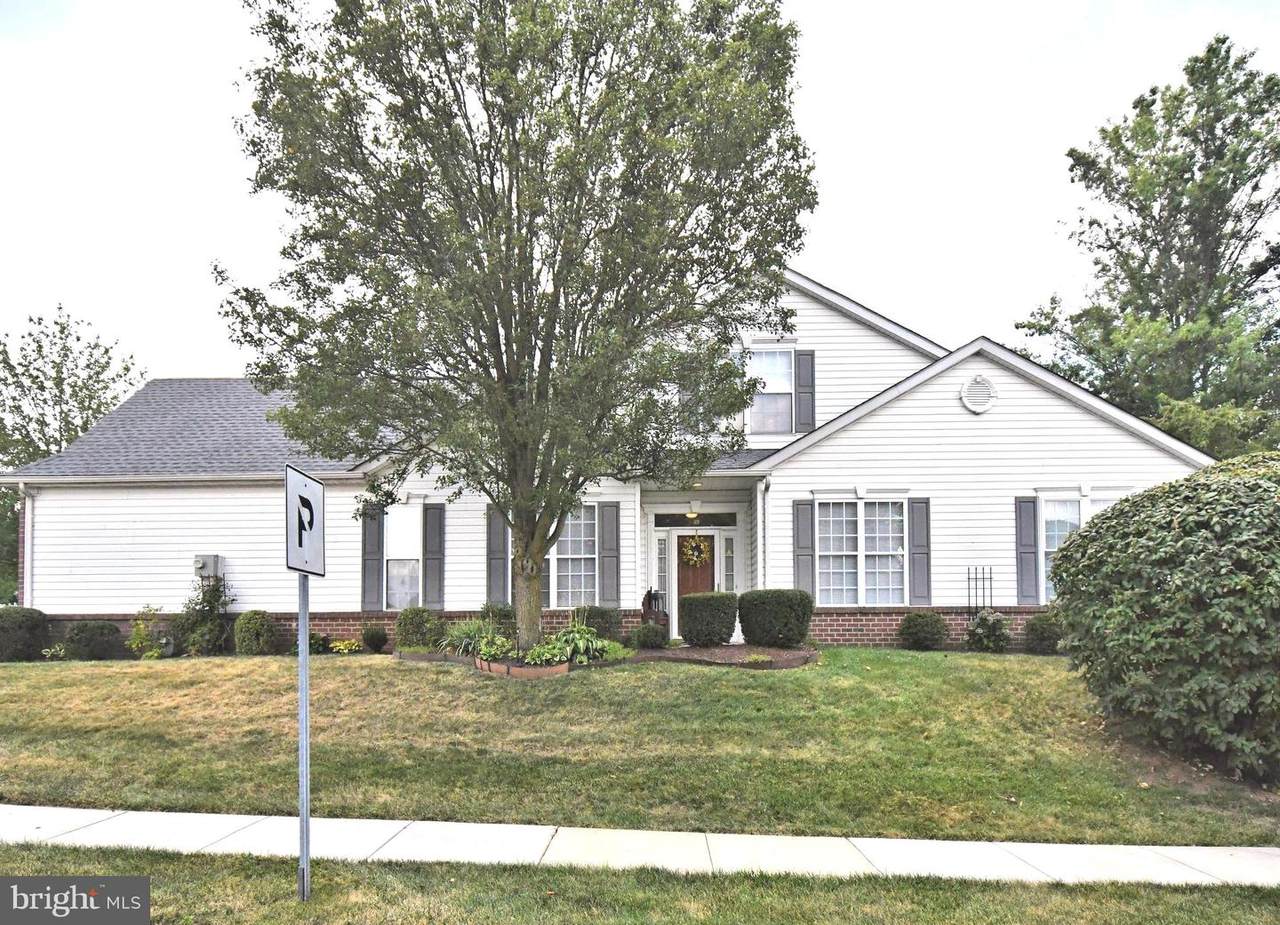 2 Newbury Way - Photo 1