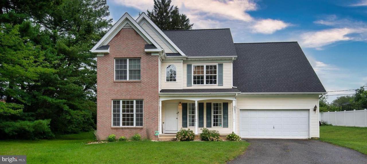 2419 Larkwood - Photo 1