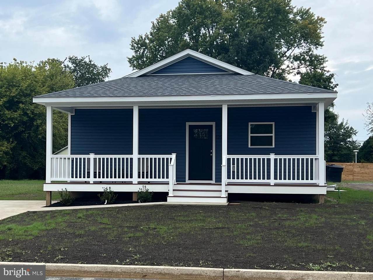 129 Roosevelt Avenue - Photo 1