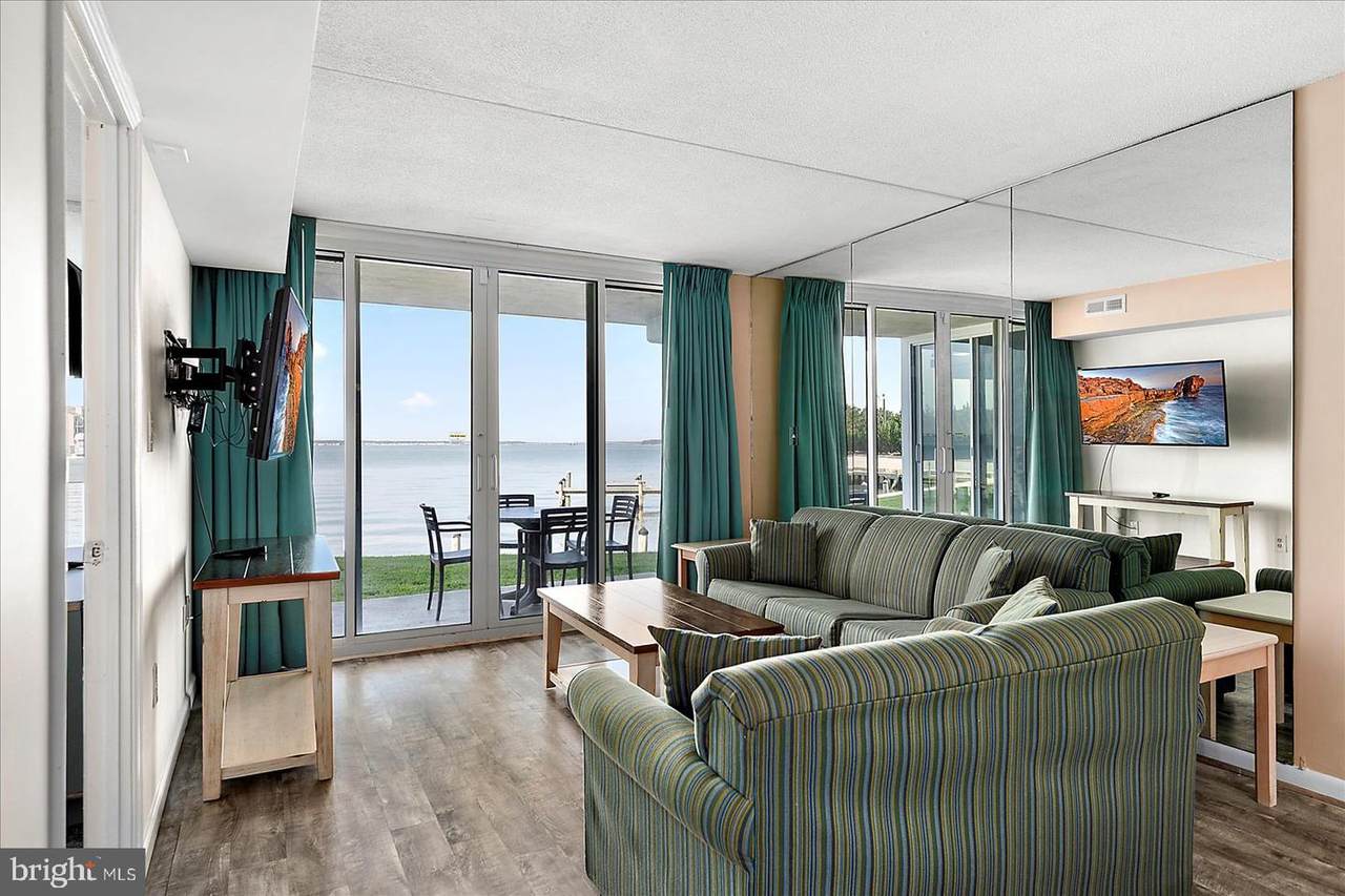 302 32ND Street - Photo 1