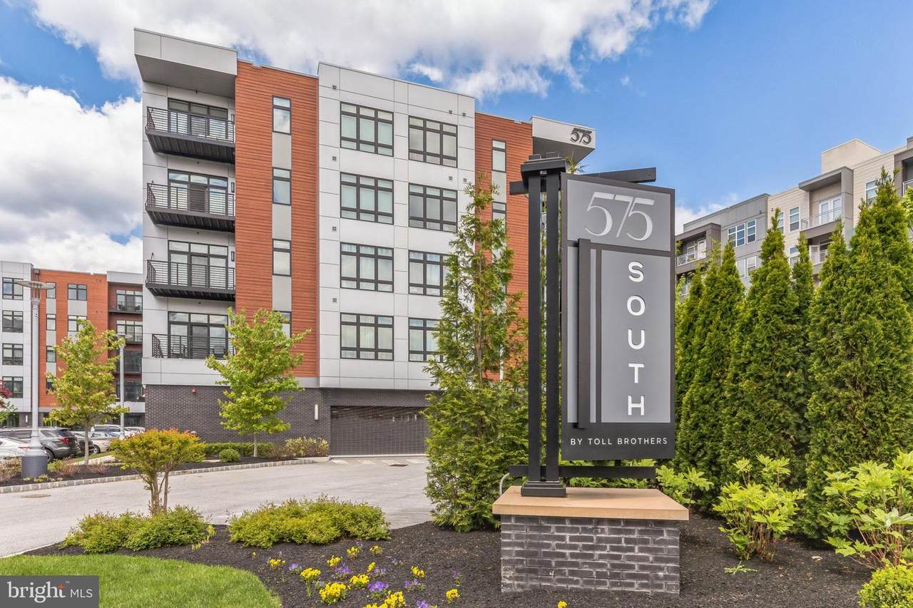 575 Goddard Boulevard - Photo 1