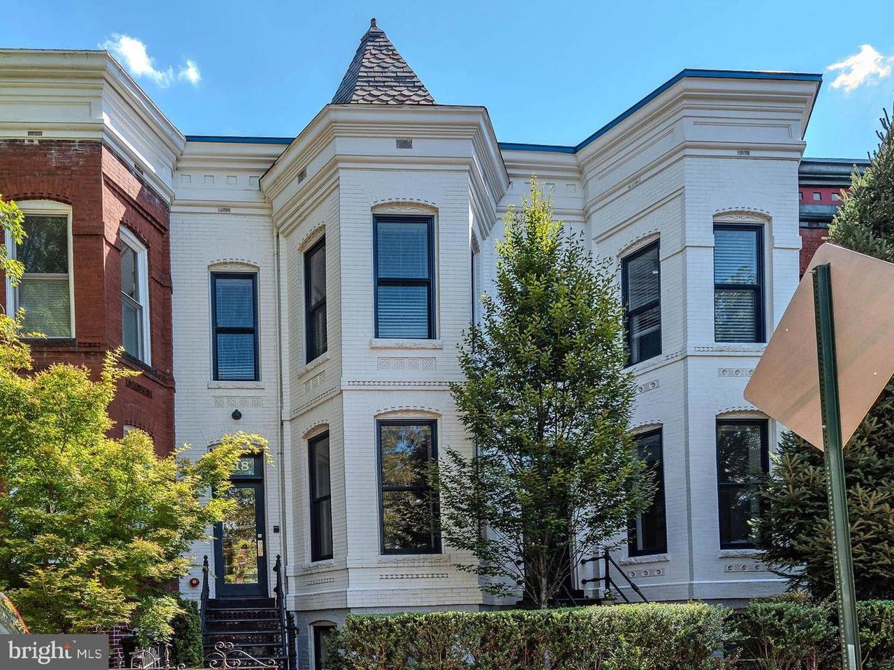 418 7TH Street - Photo 1