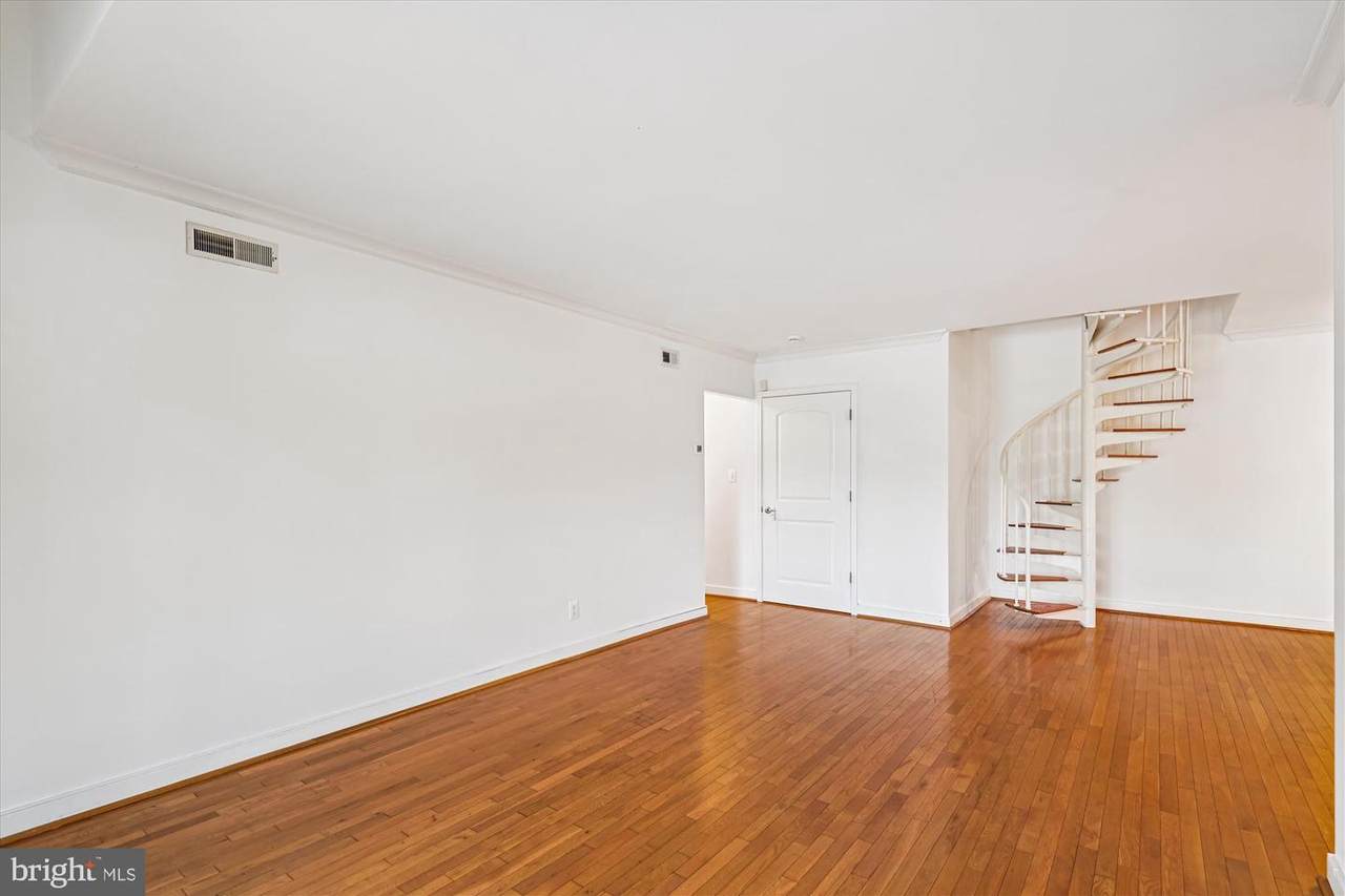 300 Hilltop Lane - Photo 1