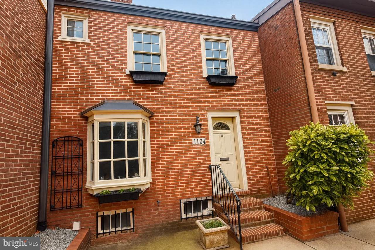 1104 Lombard Street - Photo 1