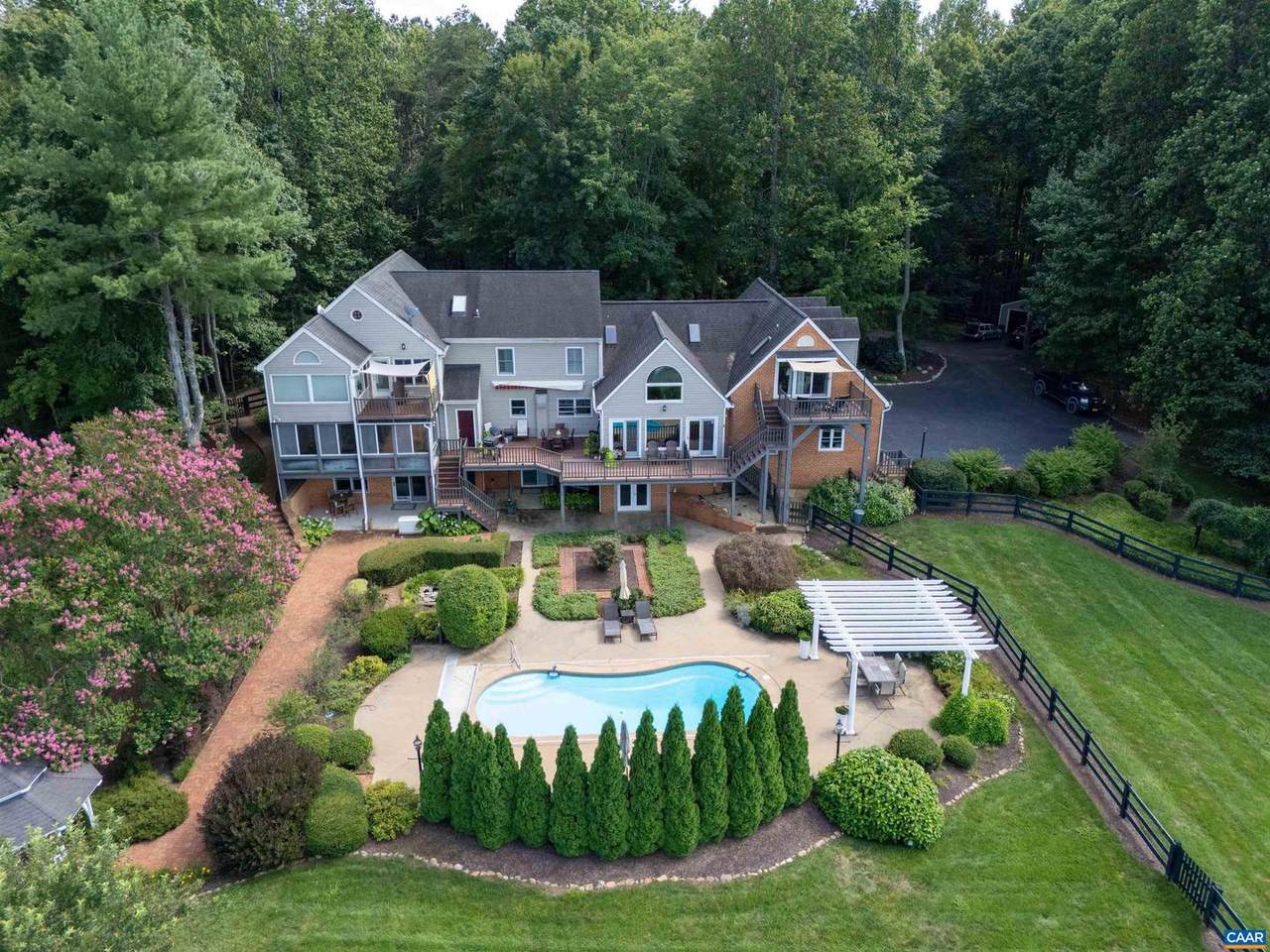 1141 Kingsway Rd - Photo 1