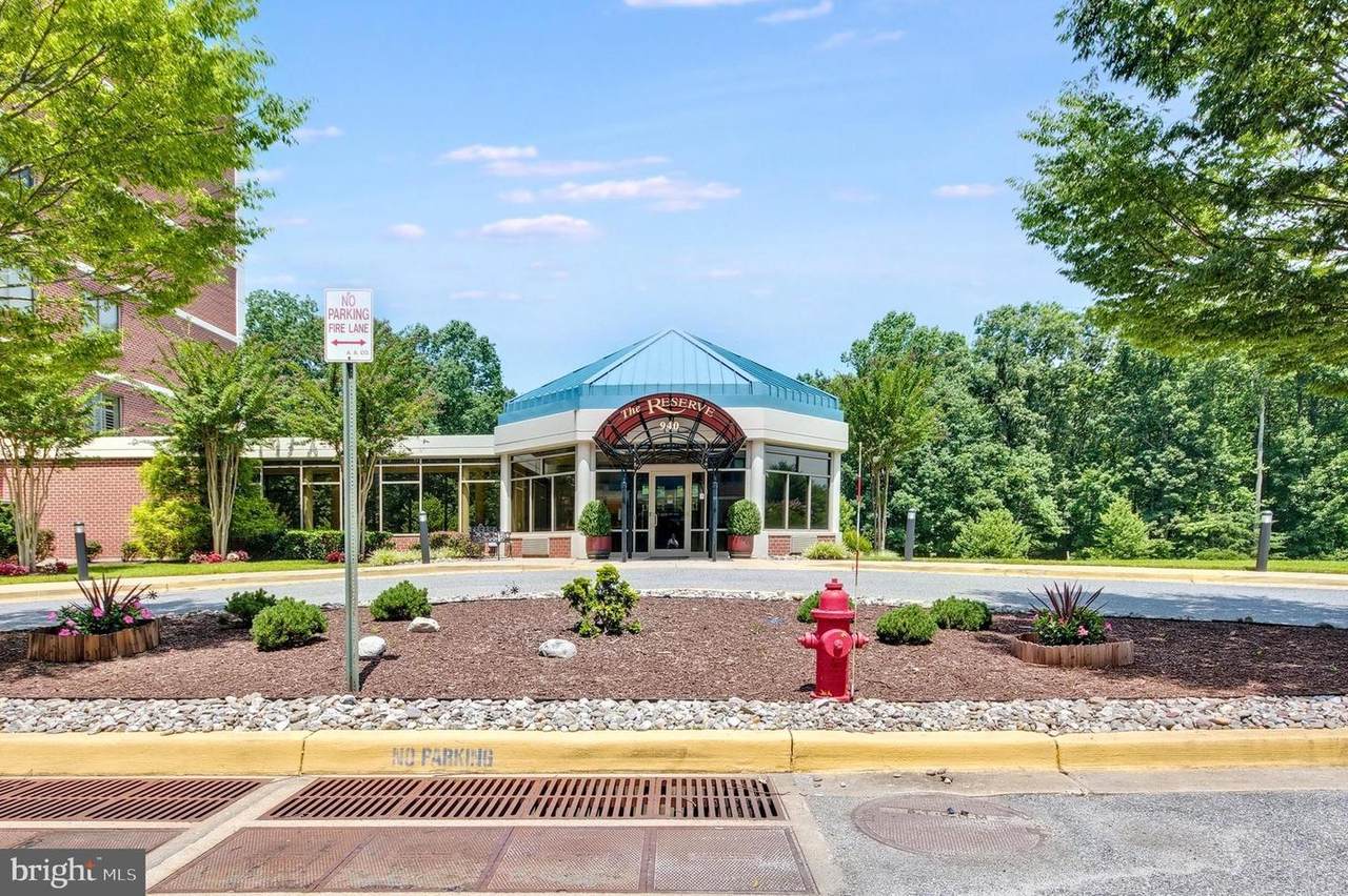 940 Astern Way - Photo 1