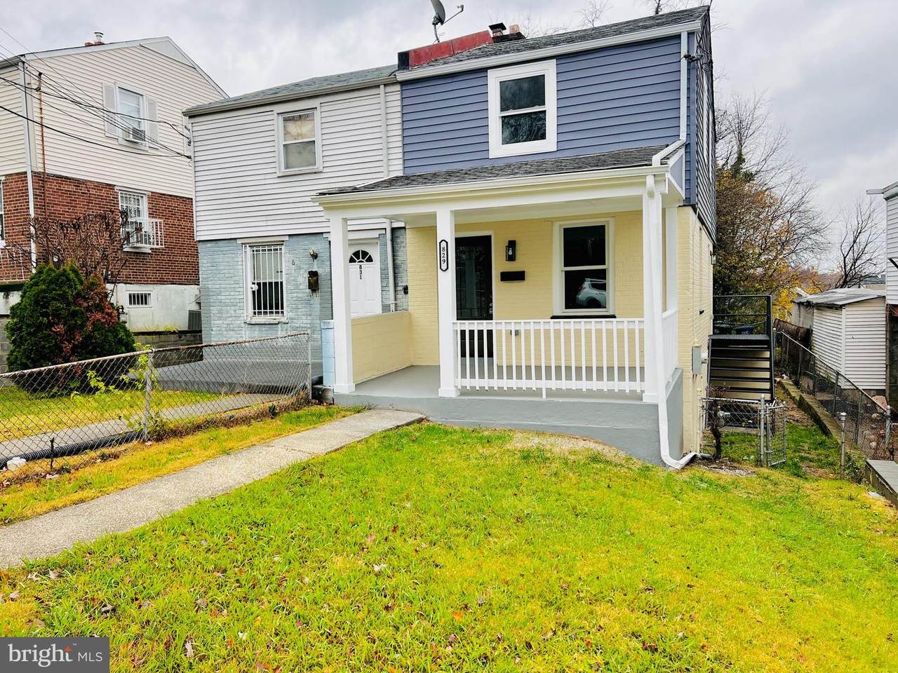 829 50TH Place - Photo 1