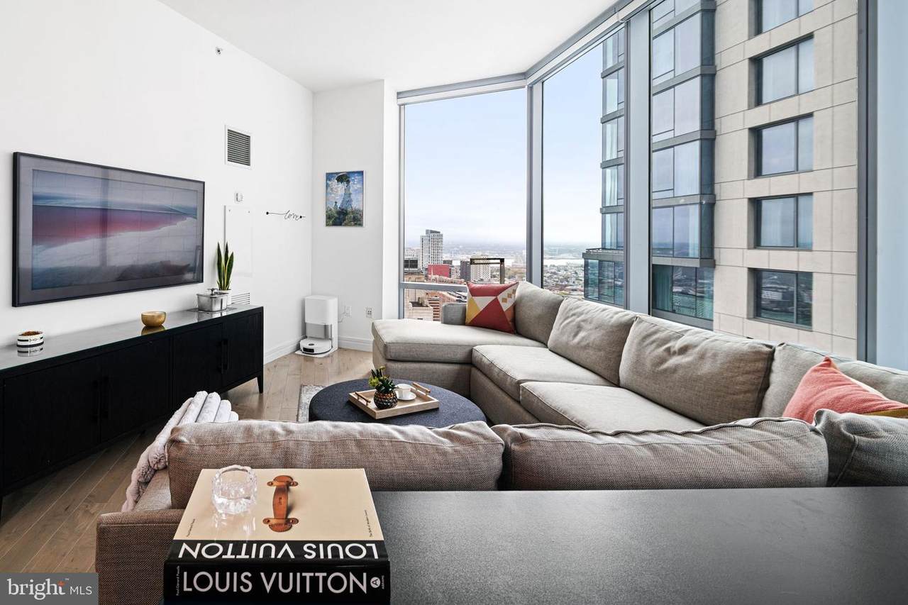 1414 Penn Square - Photo 1