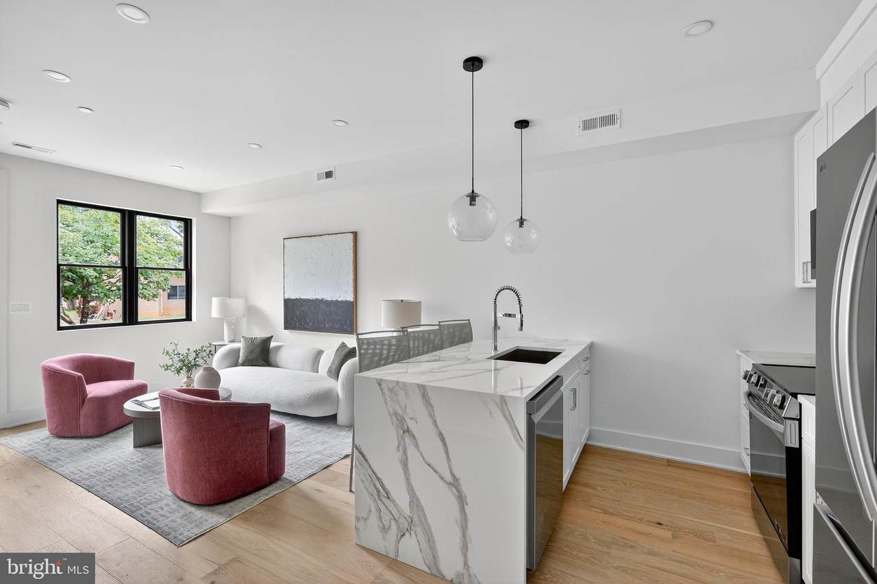 828 21ST Street - Photo 1