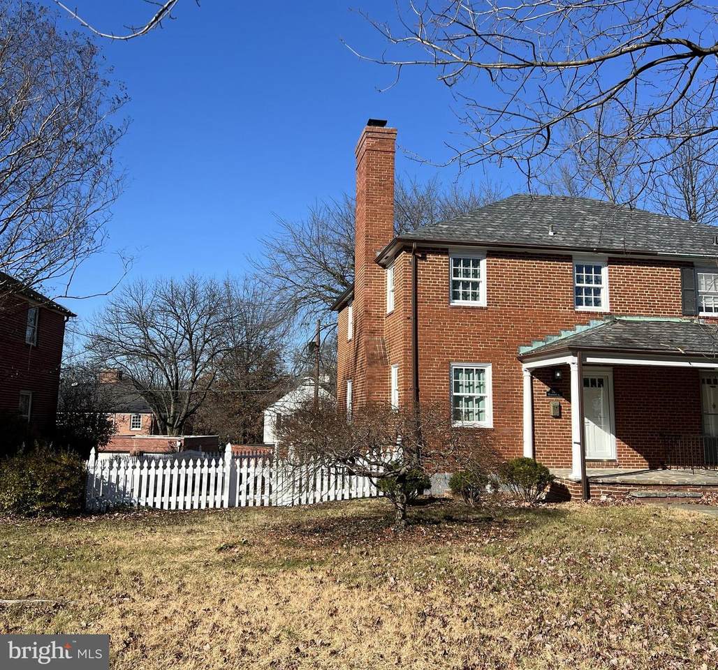 324 Woodbourne Avenue - Photo 1