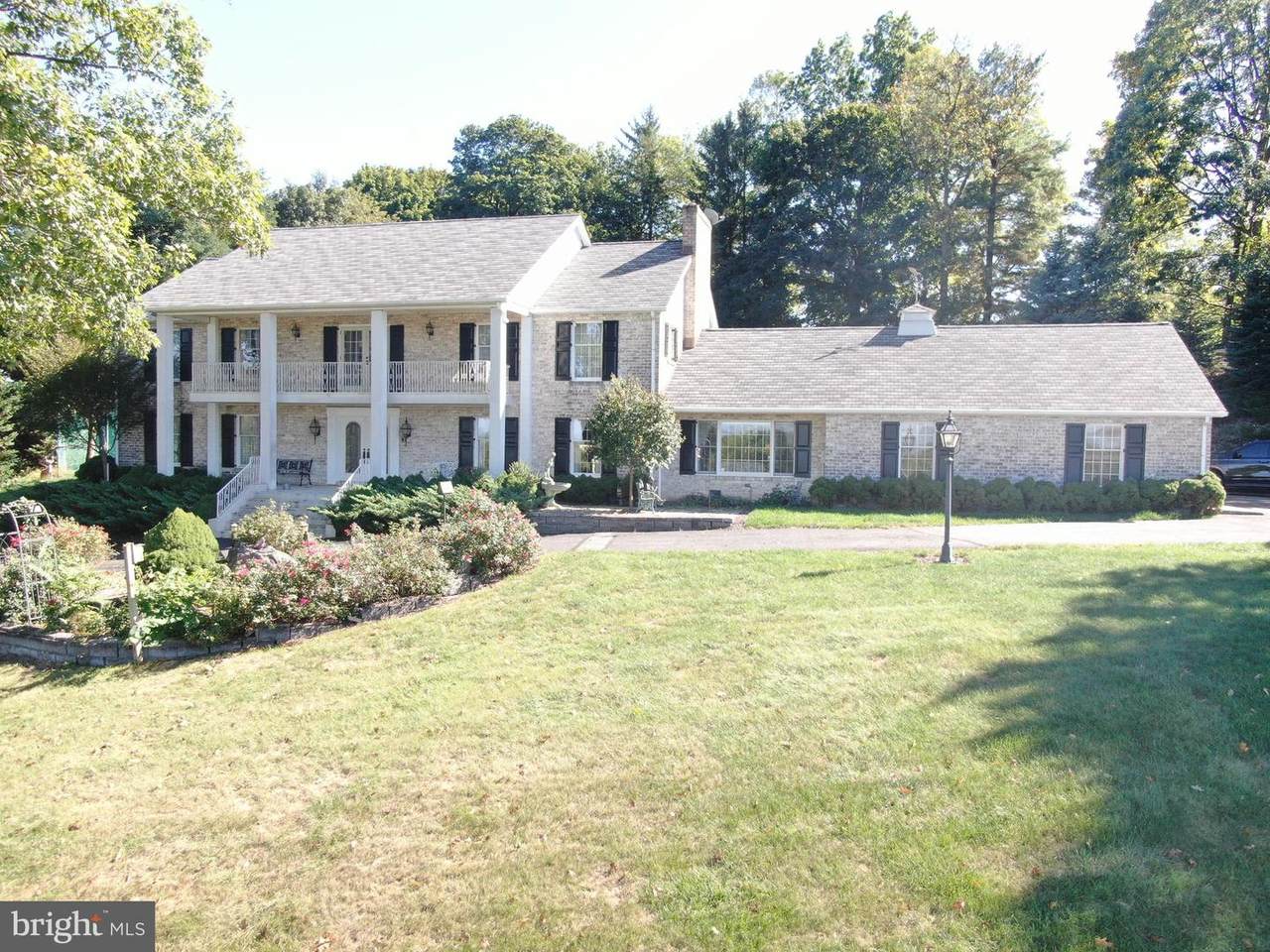 586 Crestwood Drive - Photo 1