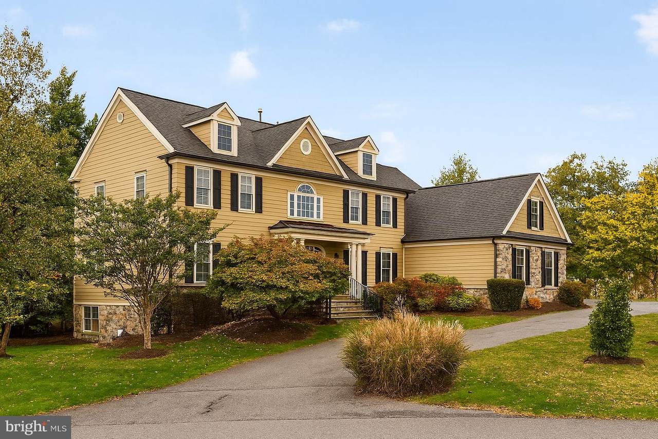 9914 Woodford - Photo 1