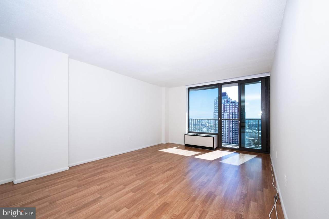 1420-00 Locust Street - Photo 1