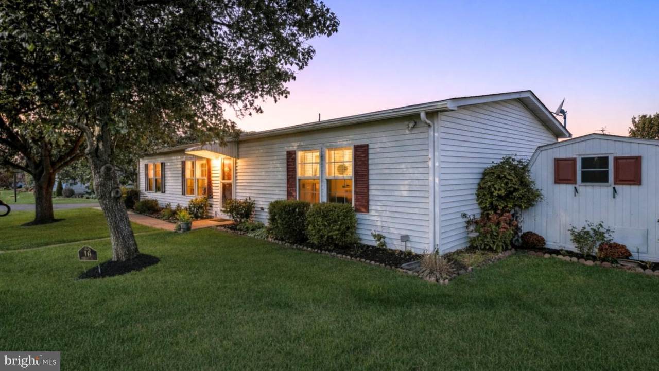 10 Bentwood Ct W - Photo 1