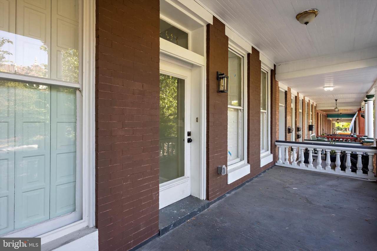 2619 Calvert Street - Photo 1