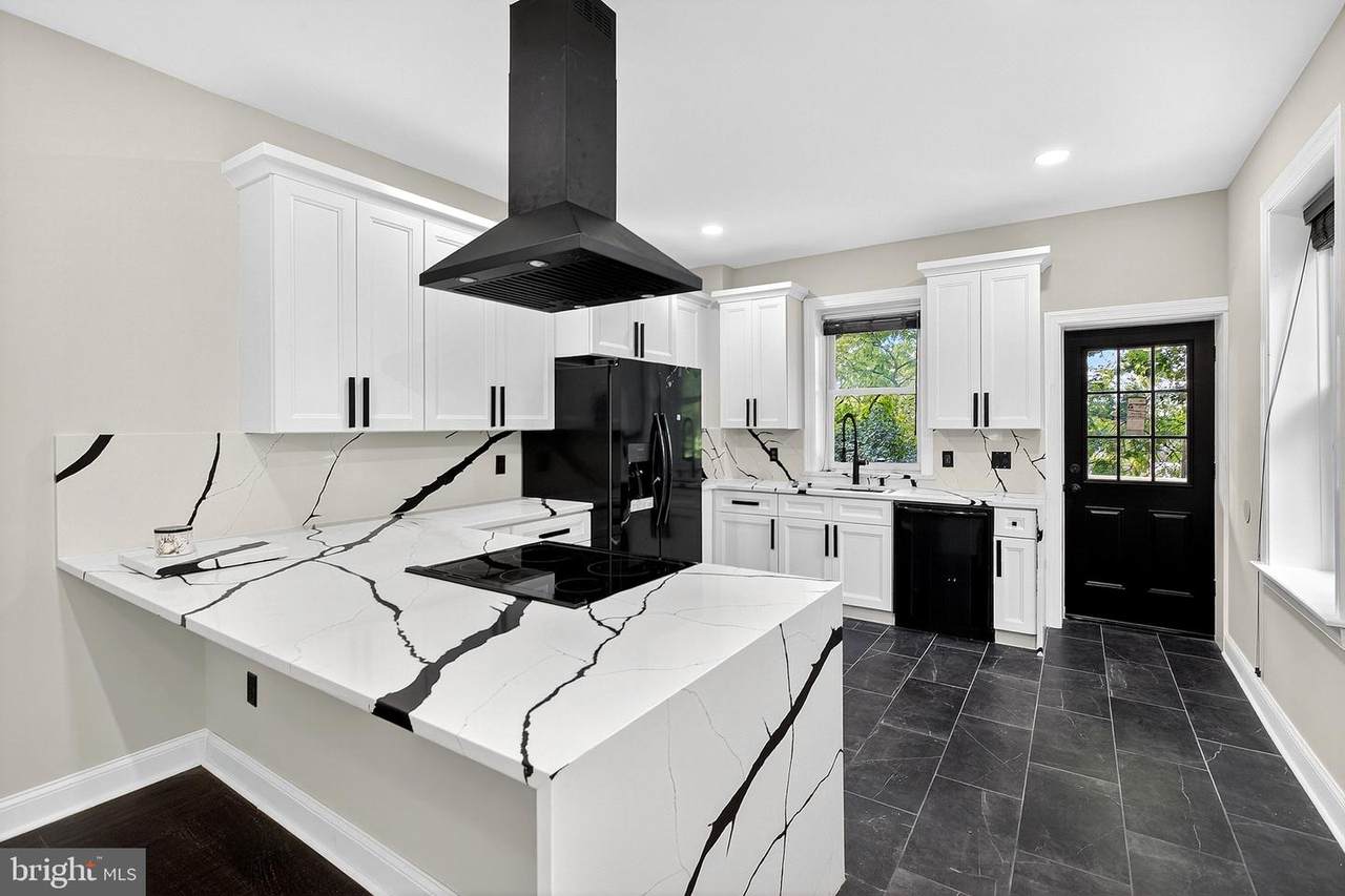 1318 6TH Street - Photo 1