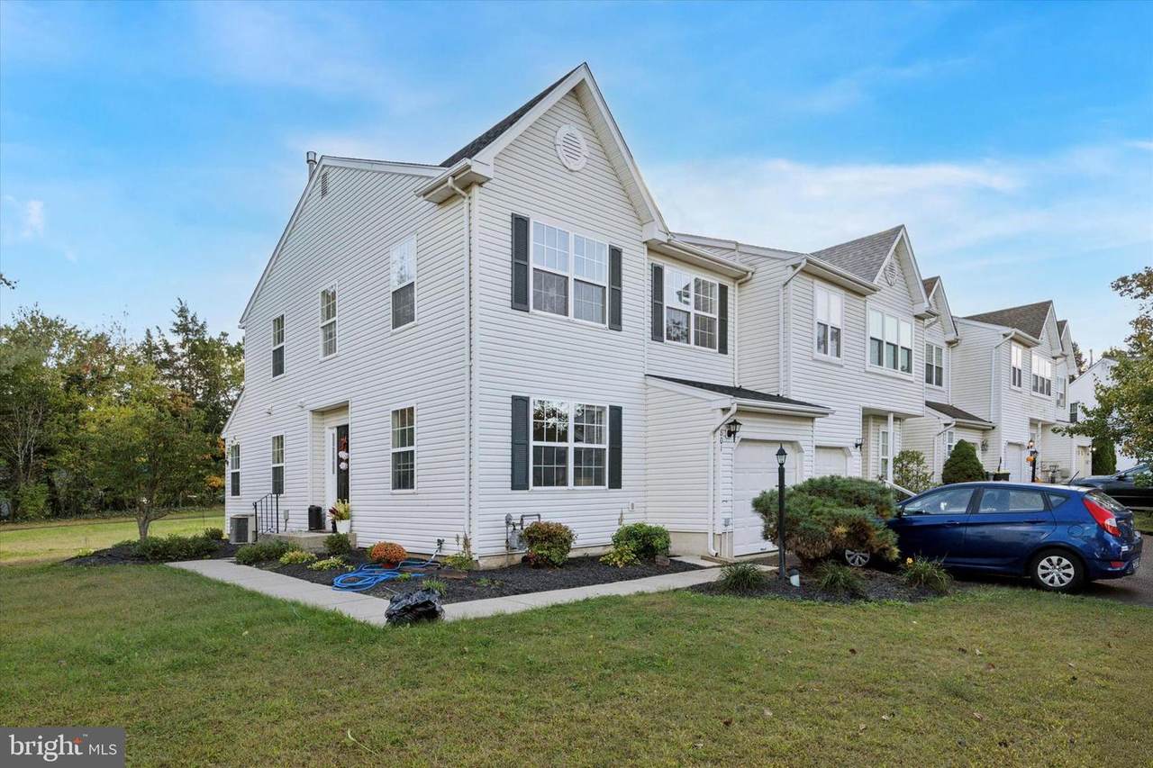 801 Evergreen Circle - Photo 1