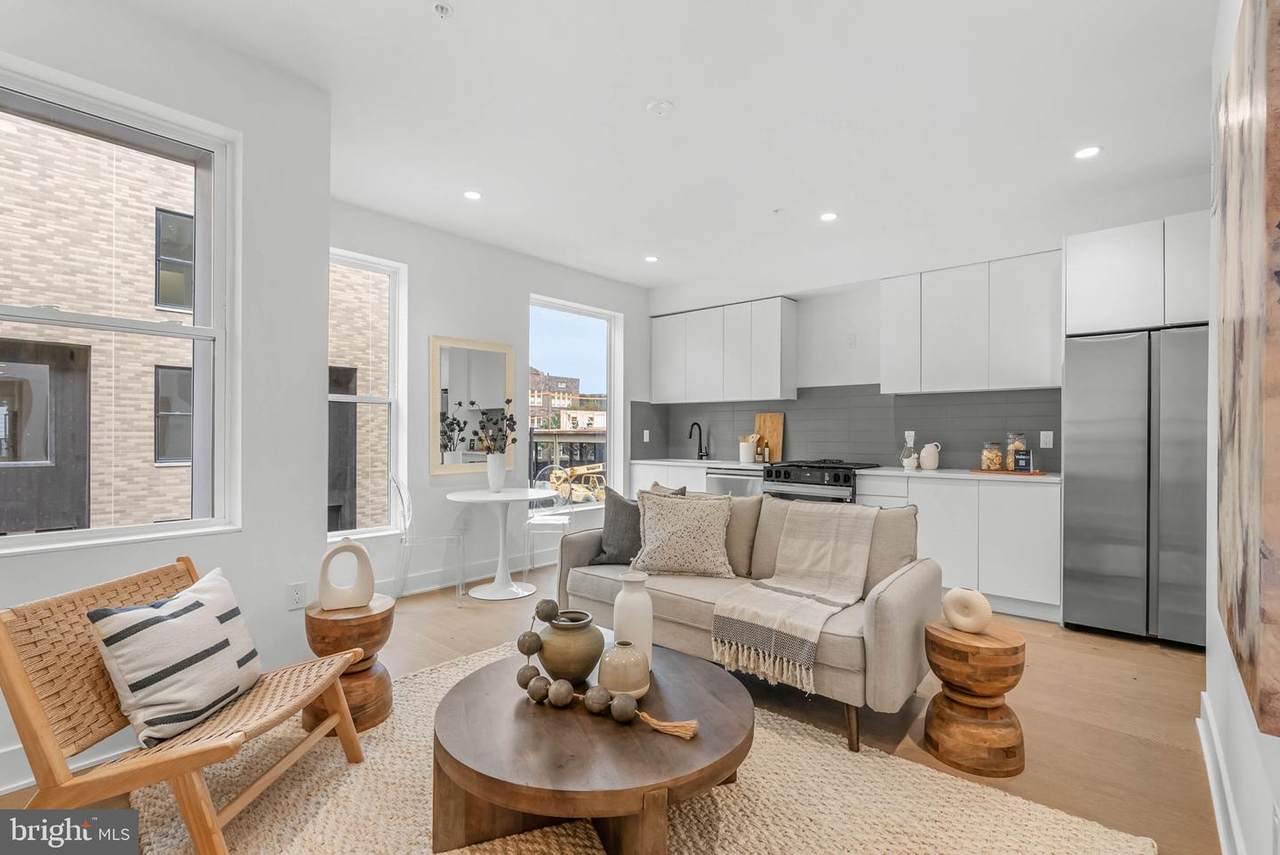 635 7TH Street - Photo 1