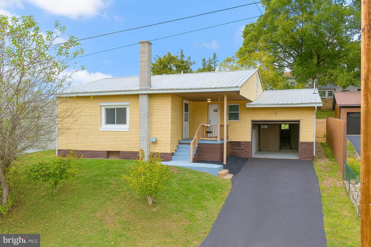 911 W 3Rd Street - Photo 1