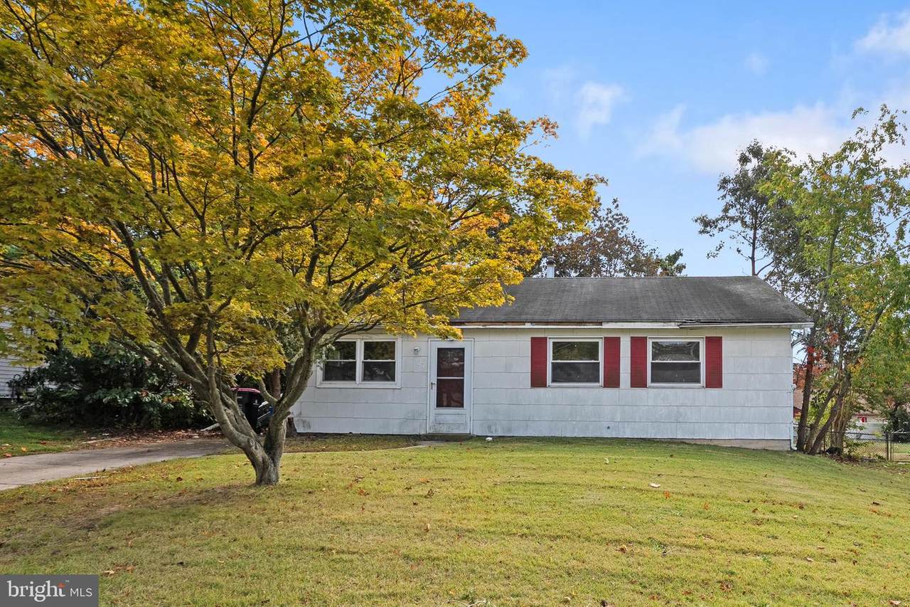 27 Girard Avenue - Photo 1