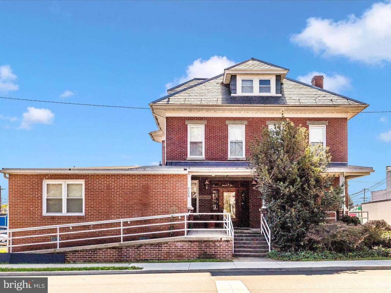 704 Oak Hill Avenue - Photo 1