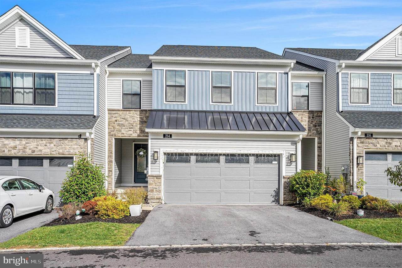 214 Iris Lane - Photo 1