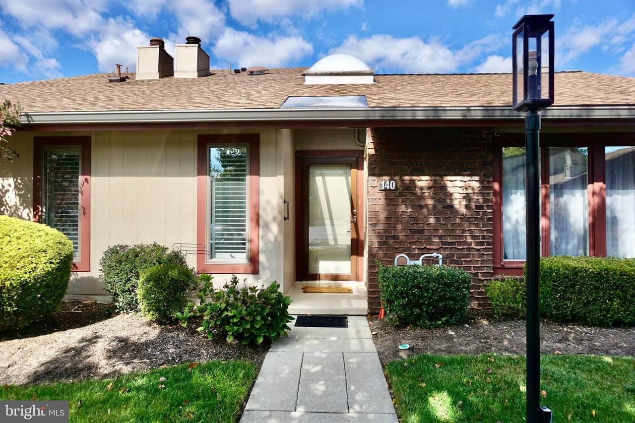 140 Uxbridge - Photo 1