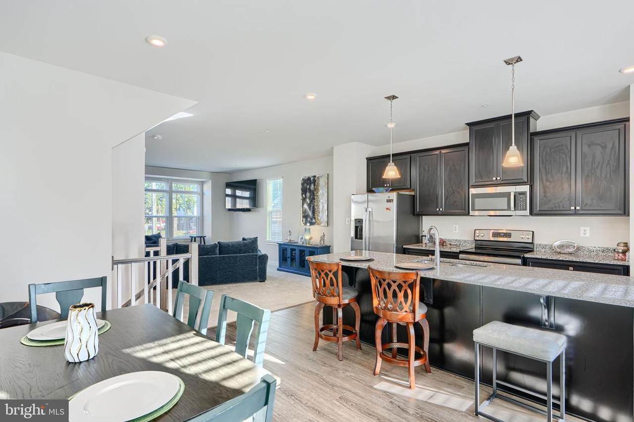 1901 Four Roses St - Photo 1