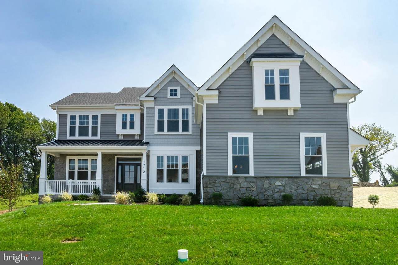 156 Lexington Manor - Photo 1