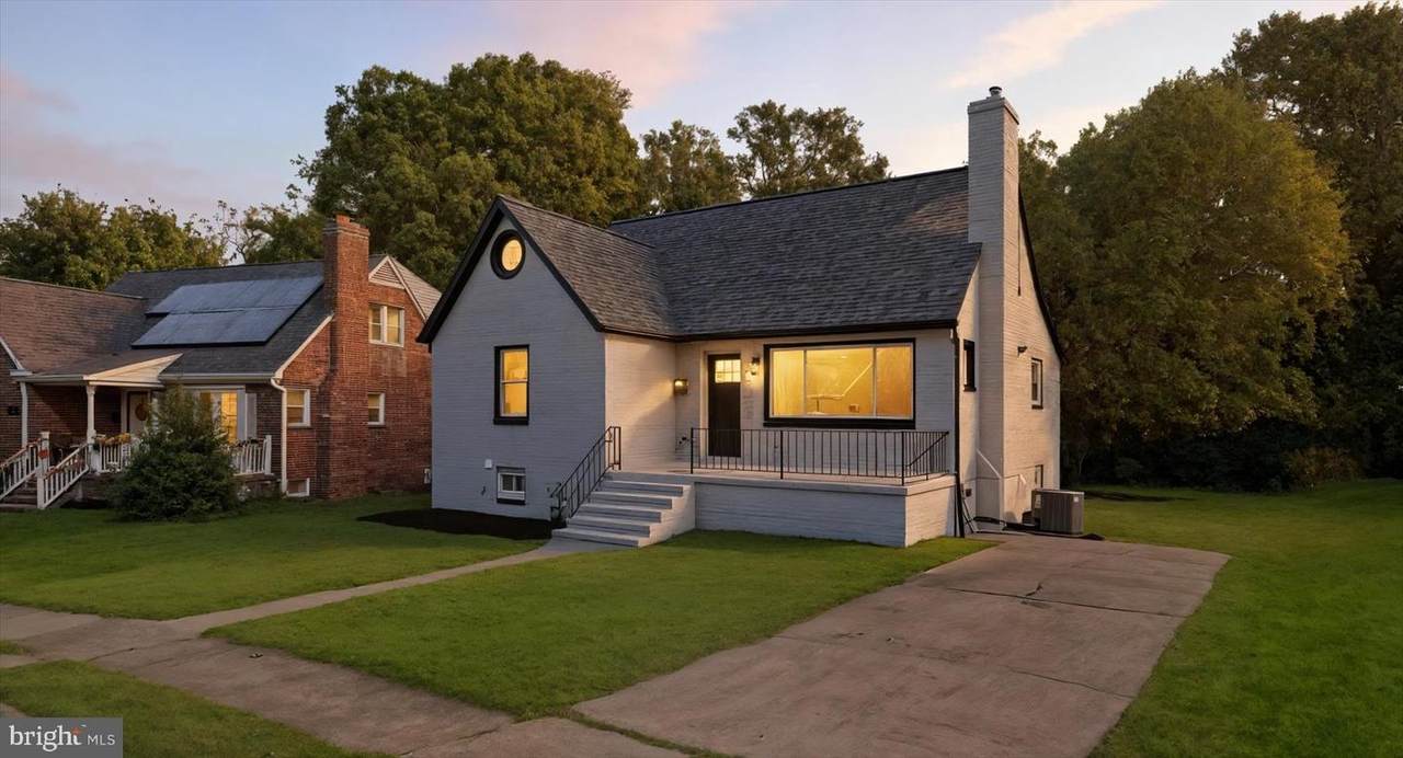 711 West Hills Parkway - Photo 1