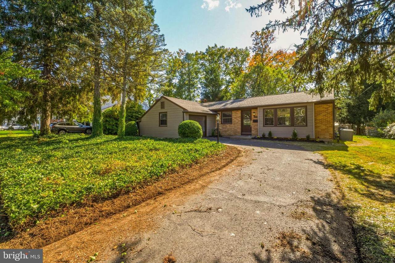 1015 Merrymount Avenue - Photo 1