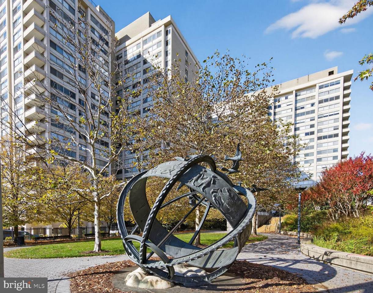 4515 Willard Avenue - Photo 1