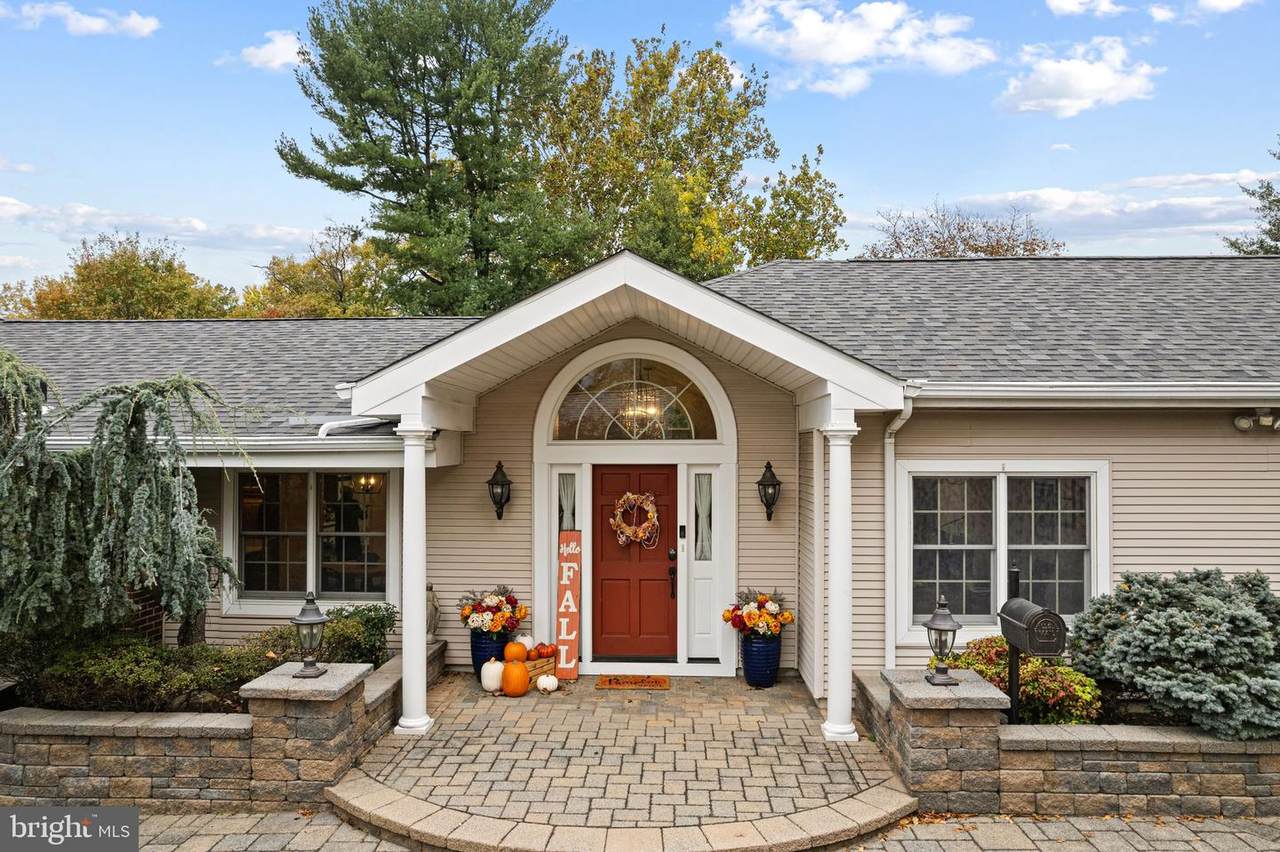 315 Hutchinson Avenue - Photo 1