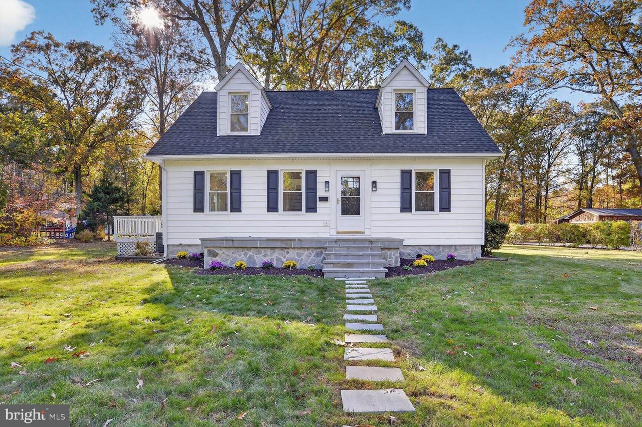 106 Railroad Avenue - Photo 1