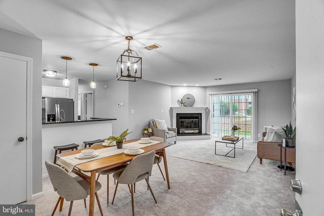 202 Grosvenor Lane - Photo 1