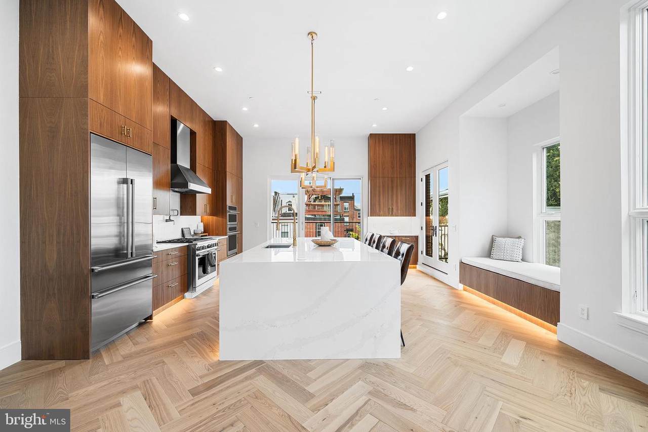 1242 Oxford Street - Photo 1