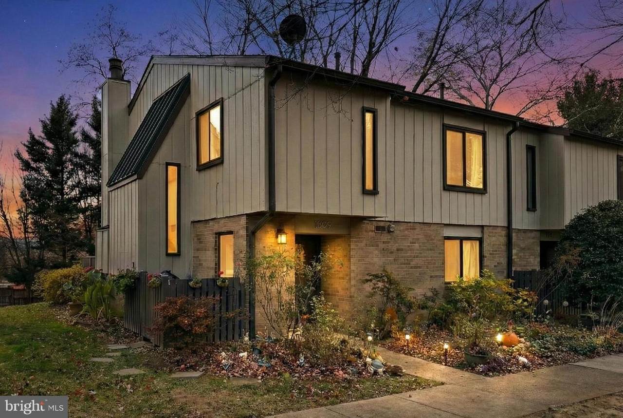 1809 Ivy Oak Square - Photo 1