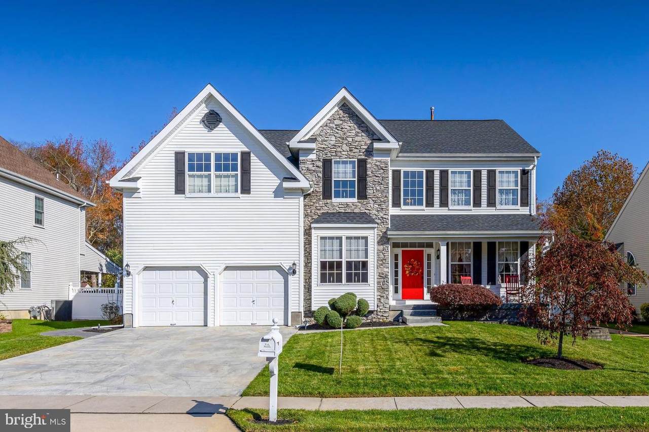 7 Danbury Lane - Photo 1